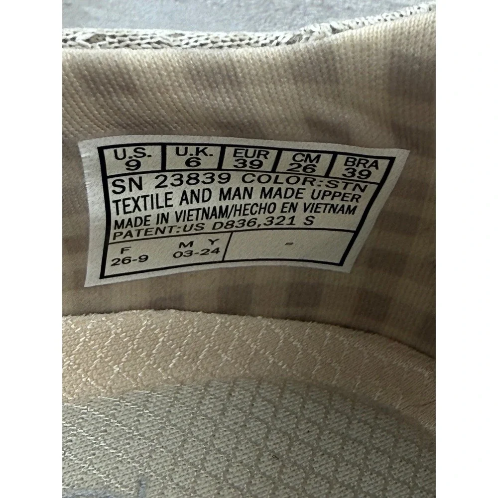 Skechers Relaxed Fit Memory Foam Stone Beige Loafers 23839 Women Sz 9